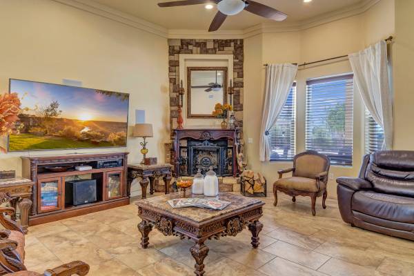$389,000 / 3br - 2173ft2 - 1.31 Acre Lot with a Charming Custom Home63867374736643122