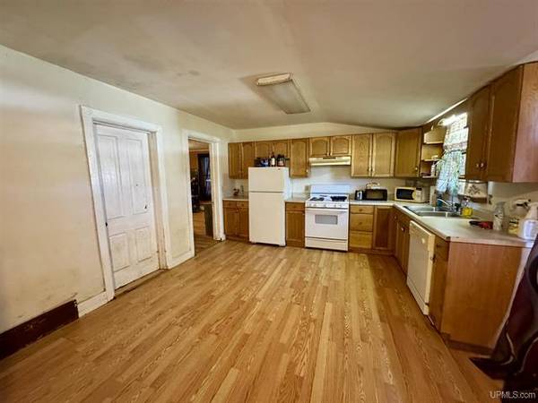 $69,500 4 BR, 2 BA 1909-built home MLS 50191052 (Amasa)64151610248833124
