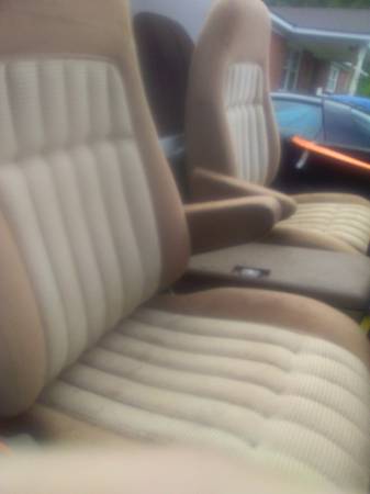 Chevy truck bucket seats and console 1
