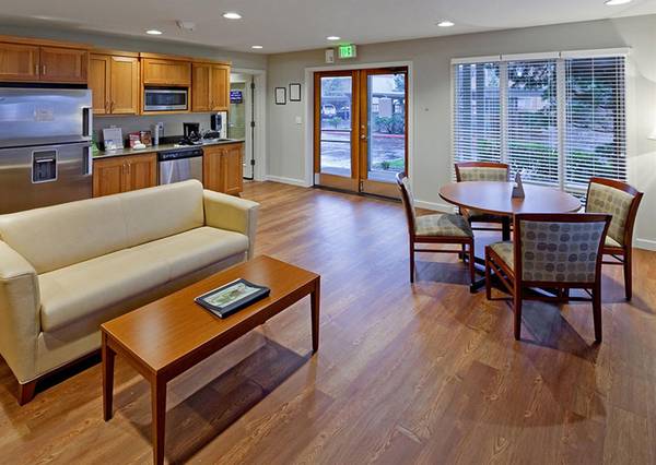 $1,650 / 2br - Área para pasear perros, mantenimiento en el lugar + apartamento de 1 habitación con interiores espaciosos (Gresham)63820882577795123