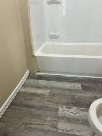 $950 / 2br - 900ft2 - Tremont - Near Christmas Story House (Tremont - South of Clark)63860363437827123
