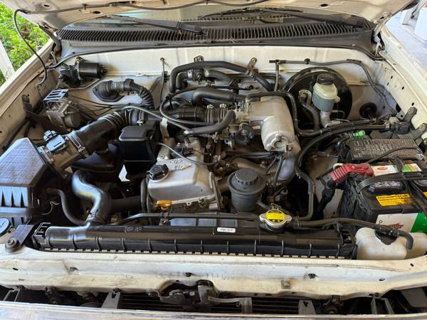 Toyota Tacoma 2004 - $7,900 (Pacoima)63441207622657124