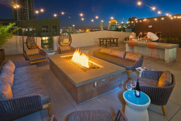 $2,609 / 1br - 803ft2 - 1Bed/1Bath Downtown - Walk in Closet - Parking Included! (East Village / Downtown / San Diego)63663871601537123