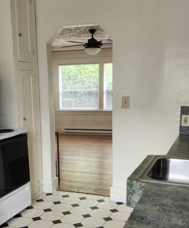 $1,325 / 1br - Instalaciones de lavandería, pisos originales de madera dura - Apartamento de 1 habitación cerca del centro (Uptown)63615726477699123