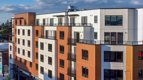 Incomparable Setting -Infinite Views-Brand New Community 8-12 WKS FREE 1