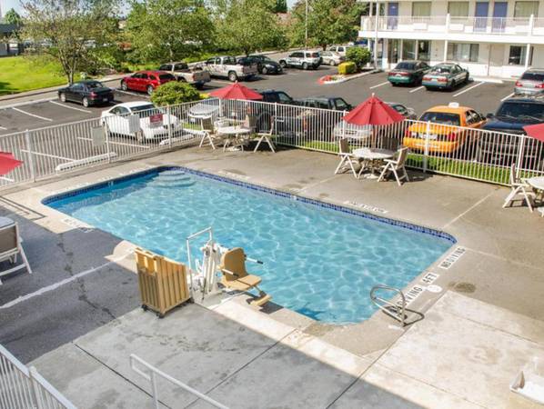 $599 / 1br - NEW LOWER WEEKLY ALL-INCLUSIVE RATE! > WiFi, CableTV, Pool, A/C (Tacoma South)63934290646914121