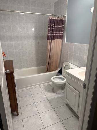 $975 / 1br - Safe quiet room (Highland Park)63676257705091123