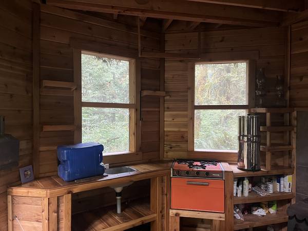 $700 / 1br - Beautiful Cabin near Evergreen State College (Olympia, WA)63934163079298121