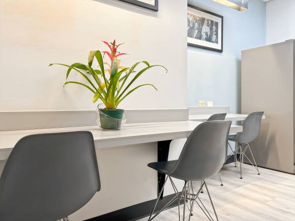 $170 Comienza tu negocio de la manera correcta—con un escritorio en coworking listo para ti (Bridgewater)63762848217217123