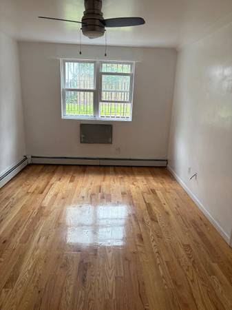 $1,800 / 1br - 1 bedroom 1bathroom apartment for rent $1800 (Maspeth)63689752455043121