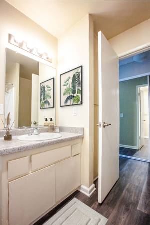 $2,075 / 1br - 615ft2 - Quaint Apartments in East Ventura Complex63668253629955124