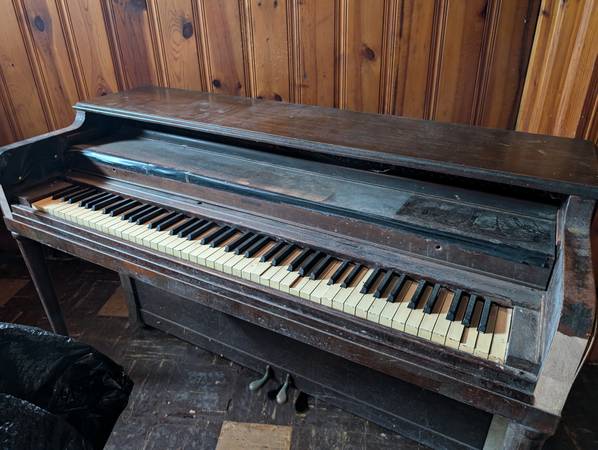 Piano "Hudson" for Free 1