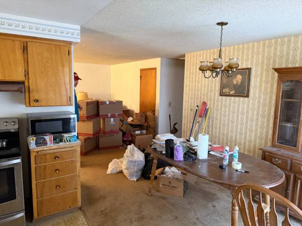 $240,000 / 3br - 1404ft2 - Investor special - fixer - instant equity (kennewick)64009169345027122
