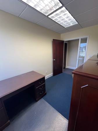 $500 Sunny single room OFFICE in great NEWTON location! (Newton)64213548278659121