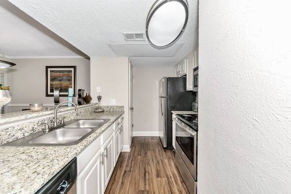 $1,165 / 1br - 735ft2 - Linen Closet, Weight Machines, Pet Play Area (4500 Sojourn Dr, Addison, TX)63796555821699122
