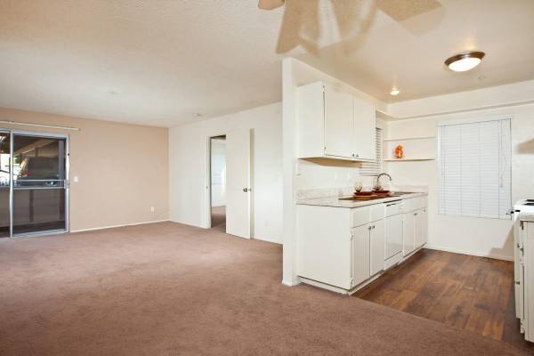 $2,645 / 2br - 920ft2 - Top floor with a Great View (Vista)63819155540483121