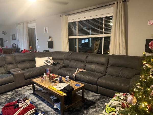 Huge 7 piece sectional couch 1