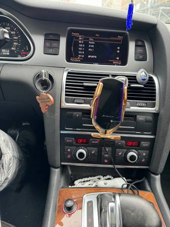 Audi Q7 premium plus - $8,000 (Bronx)63469892641921124