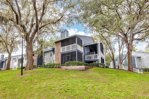 $1,389 / 1br - 685ft2 - LOOK AND LEASE + Waived App & Admin!!! (8401 Southside Blvd., Jacksonville, FL)64005272509699124