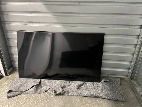 Samsung 4K Smart TV - 65" Flat Screen 1