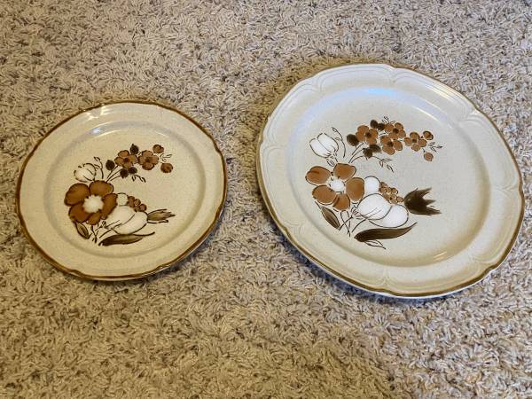 Vintage Hearthside Stoneware Autumn Fair Baroque Plates Set of 30 1