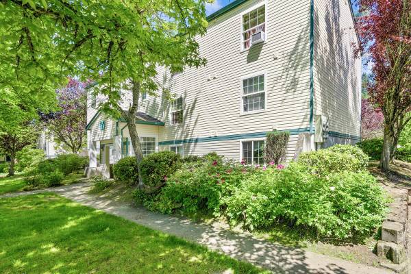 $1,500 / 2br - 900ft2 - Walkable 2 BR-Assigned Parking & Fully Equipped Kitchen! (Downtown Gresham)63831753228163122