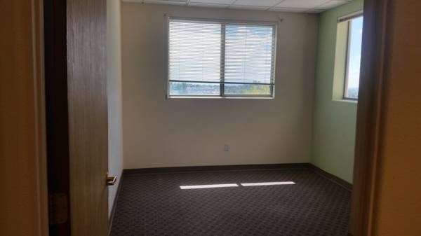 $1,400 / 782ft2 - Bright Office for Rent (Santa Fe)63806019603073122
