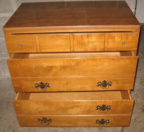 Dresser with Three Drawers - Free 1