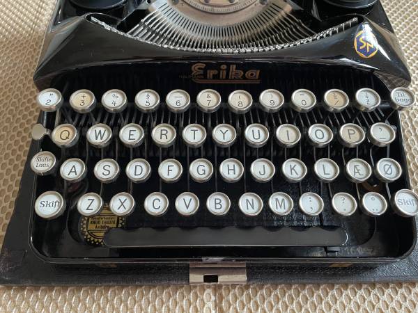 Fully Working 1935 S&N Erika Typewriter Model S Black 1