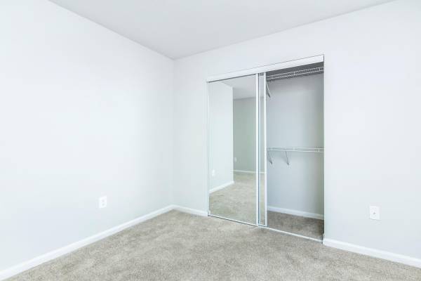 $2,176 / 2br - 1001ft2 - Techos abovedados, persianas verticales, microondas (20300 River Ridge Terrace, Ashburn, VA)64040029356673121