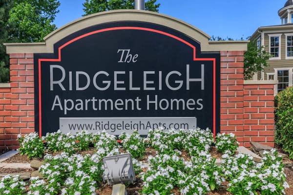$2,250 / 2br - 1081ft2 - 2BD 2BA, Área de lavado de autos, Sala de conferencias (5901 Coverdale Way, Alexandria, VA)64040360676099121
