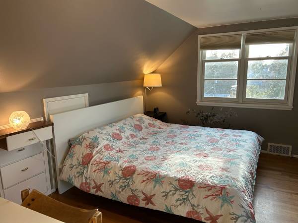 $875 / 1br - 200ft2 - Maple Leaf month-to-month lease 200sqft room by NorthGate lightrail (Seattle)63874307414147120