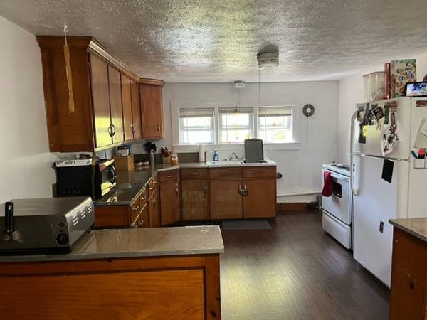 $2,345 / 3br - Large 3 bedroom unit with Garage (Derry, NH)63656227911169120