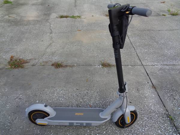 Segway Ninebot Electric Scooter - MAX G30LP eKickScooter 1