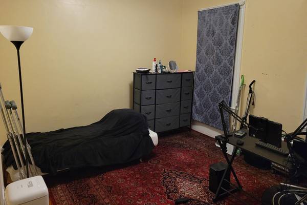 Subletting a private room in a 4 bed, 2 bath apartment in Boston 1