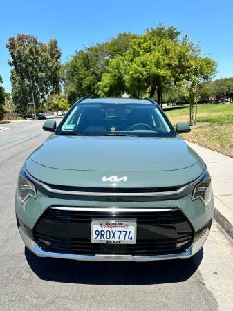 2025 kia Niro Hybrid SX Touring – Cityscape Green - $33,500 (san jose south)63623991440643121