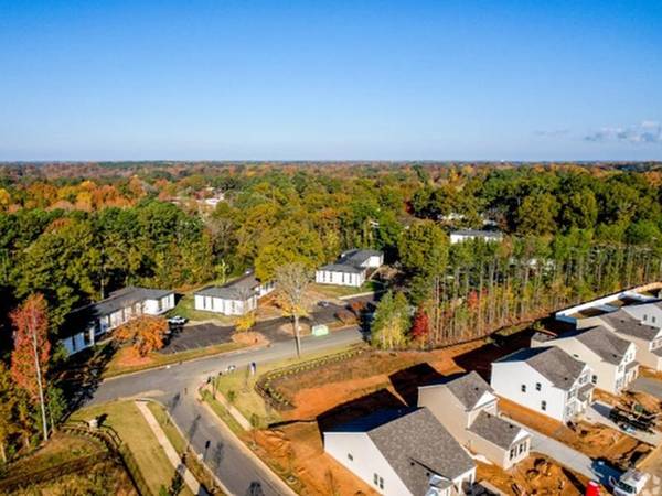$1,300 / 2br - 810ft2 - Fitness Center, Open Floorplans, Playground, Professional Landscaping63925335372802123