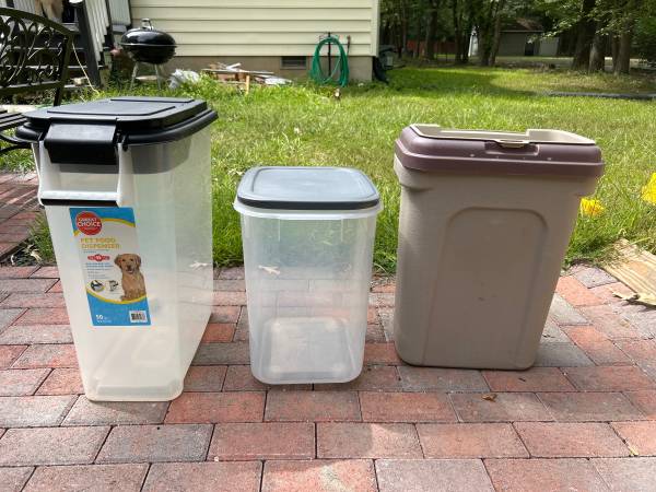 Pet food containers 1