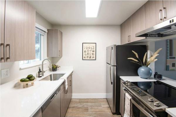 $2,428 / 3br - 1000ft2 - Exclusive 3 BR/1 BA Retreat with Pool & Fitness Center (Beaverton)64038884967937120