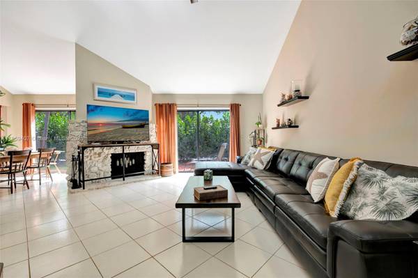 $13,900 / 2br - 1554ft2 - 2 Beds 2.5 Baths House (Jupiter)63825133216899122