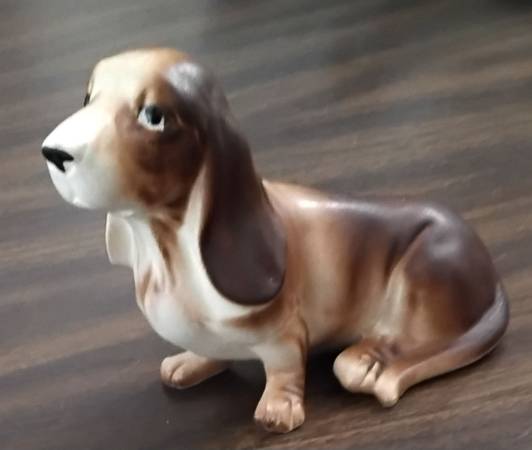 Vintage basset hound figurine 1