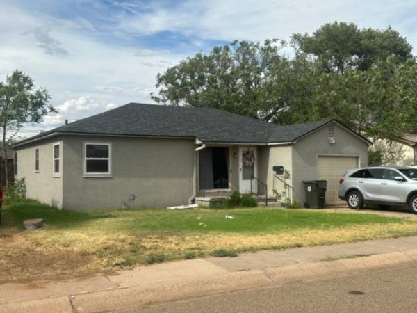 Hilltop plaza location- Cute, spacious home 1