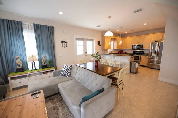 $2300.00 / 2br - 1200ft2 - 3 min walk to the Beach 2BD/3BTH in heart of Panama City Beach!63910578322179122