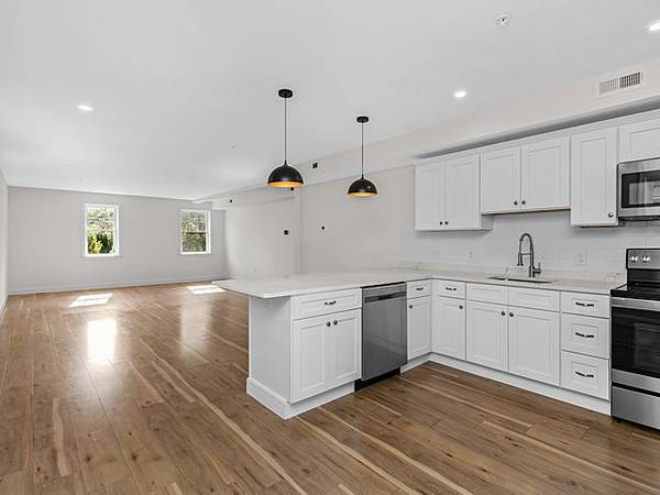 $2,790 / 1br - 784ft2 - New construction Rental Residences in Cohasset Village (cohasset)63951006988163123
