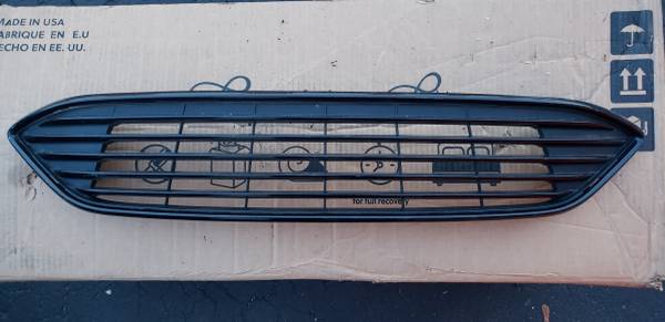 2015-2018 FORD FOCUS TITANIUM FRONT GRILLE OEM PART 1