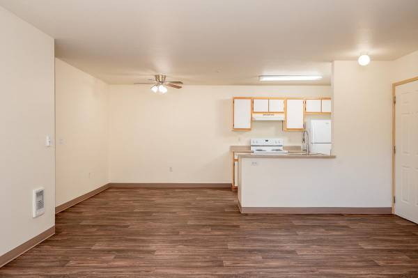 $1,398 / 1br - 661ft2 - Directly On MAX Line, Courtyard Views, Media Room, Spa/Hot Tub (Hillsboro)63820882768259122