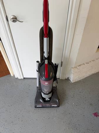Dirt Devil Upright Vacuum 1
