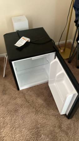 Mini Fridge 1