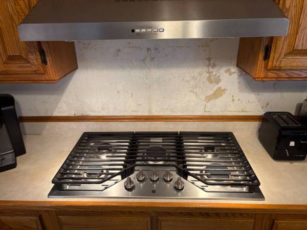 GE 30" Stainless cooktop. 1