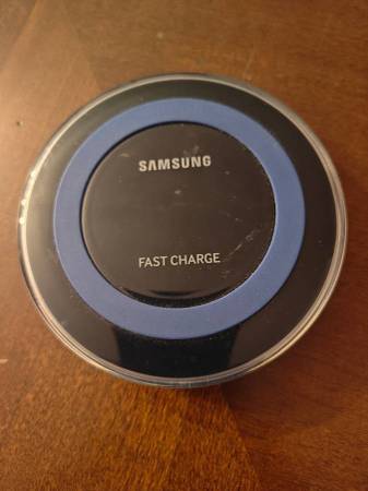 Samsung Qi-Certified Wireless Charger Fast Charging Pad 10W 1